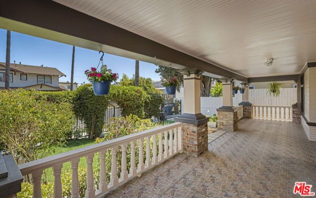 1825 S Oxford Avenue, Los Angeles, CA 90006