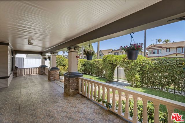 1825 S Oxford Avenue, Los Angeles, CA 90006