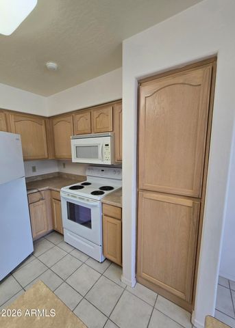 16715 E EL LAGO Boulevard 211, Fountain Hills, AZ 85268