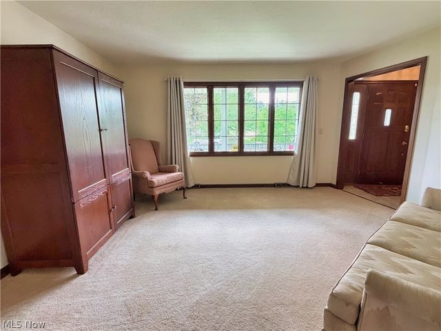 2975 Vincent Drive, Seven Hills, OH 44131