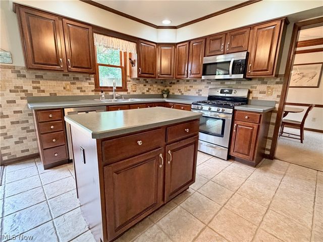 2975 Vincent Drive, Seven Hills, OH 44131
