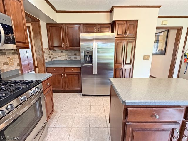 2975 Vincent Drive, Seven Hills, OH 44131