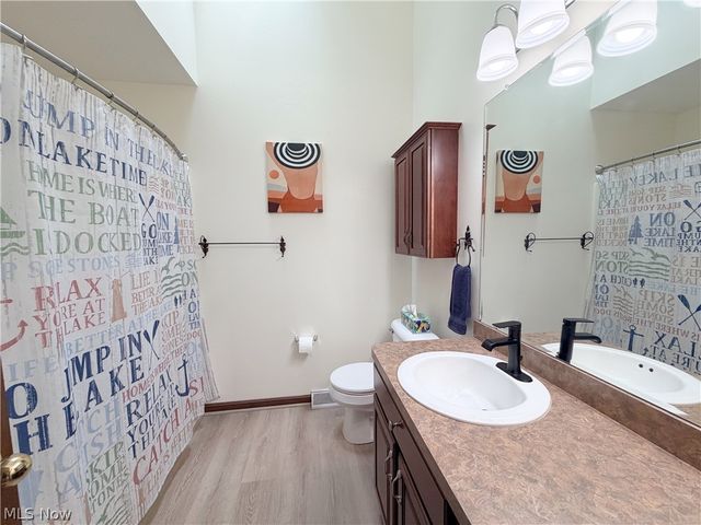 2975 Vincent Drive, Seven Hills, OH 44131