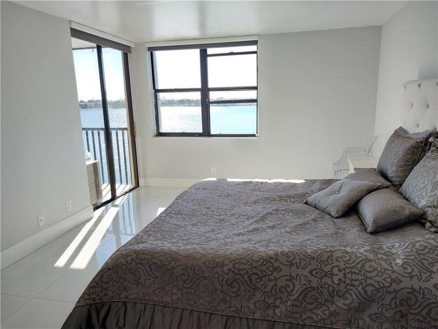 105 Lake Emerald Drive 502, Oakland Park, FL 33309