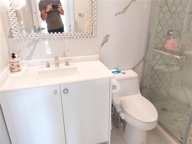 105 Lake Emerald Drive 502, Oakland Park, FL 33309