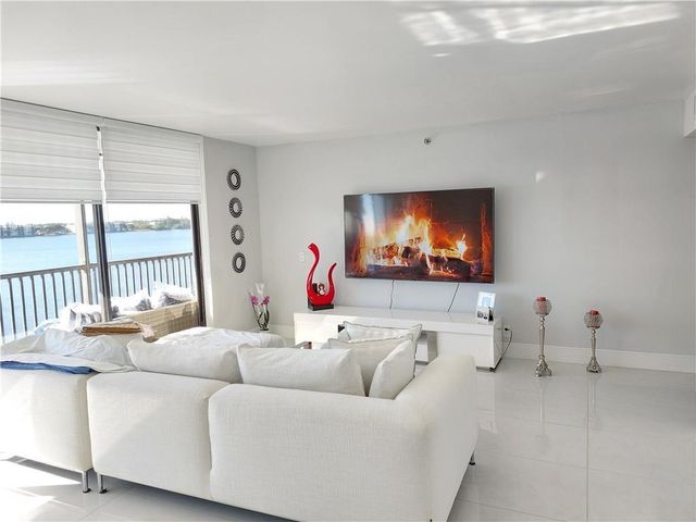 105 Lake Emerald Drive 502, Oakland Park, FL 33309