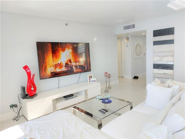 105 Lake Emerald Drive 502, Oakland Park, FL 33309