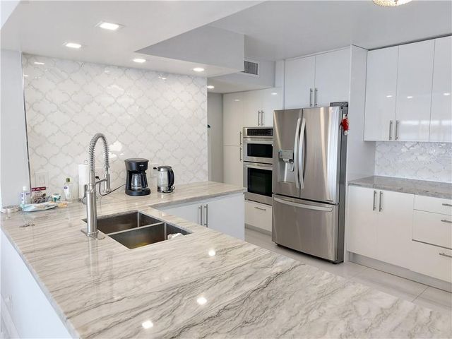 105 Lake Emerald Drive 502, Oakland Park, FL 33309