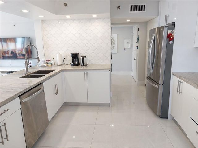 105 Lake Emerald Drive 502, Oakland Park, FL 33309