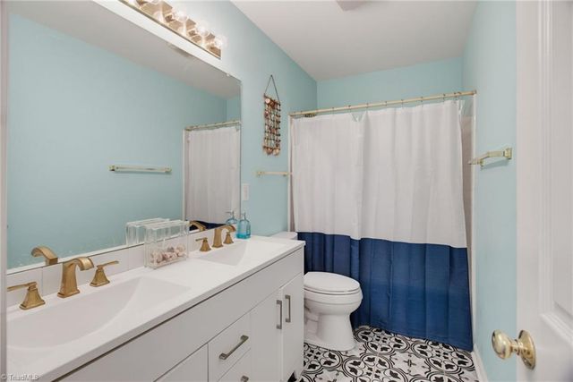 1000 Hastings Hill Road, Kernersville, NC 27284