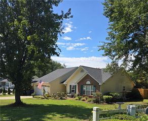1000 Hastings Hill Road, Kernersville, NC 27284