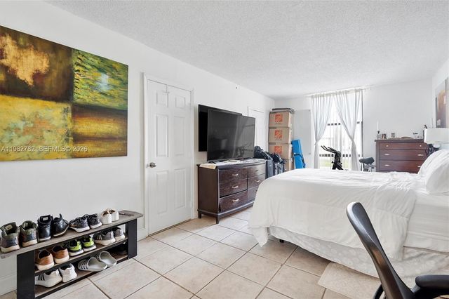 13499 Biscayne Blvd 406, North Miami, FL 33181