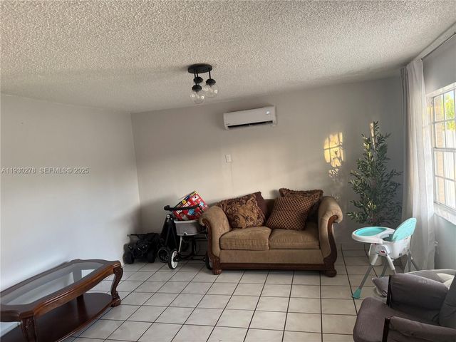 3251 NW 101st St 1, Miami, FL 33147