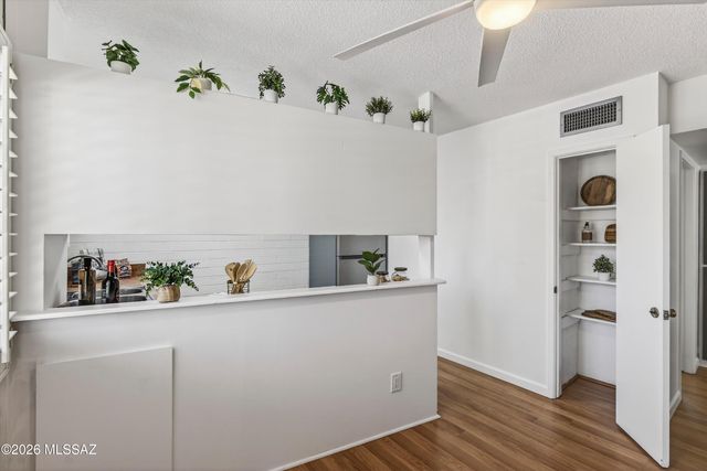 5901 N Oracle Rd Apt 24, Tucson, AZ 85704