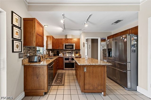 1805 Everest PKWY, Cape Coral, FL 33904