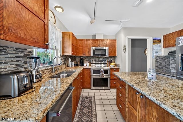 1805 Everest PKWY, Cape Coral, FL 33904