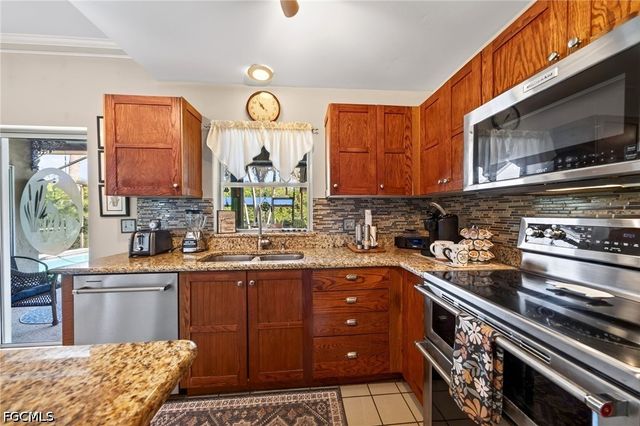 1805 Everest PKWY, Cape Coral, FL 33904