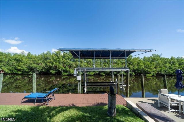 1805 Everest PKWY, Cape Coral, FL 33904