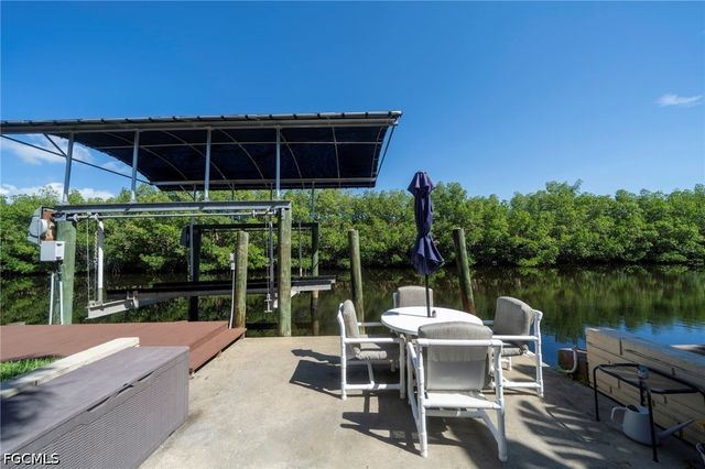 1805 Everest PKWY, Cape Coral, FL 33904