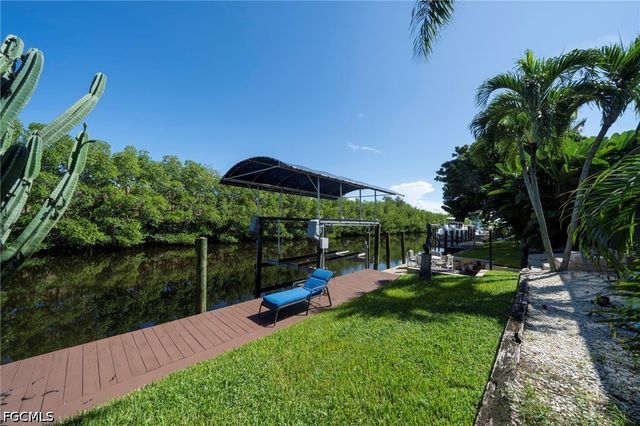 1805 Everest PKWY, Cape Coral, FL 33904