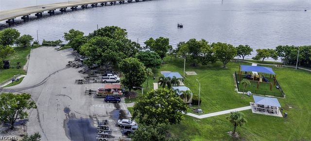 1805 Everest PKWY, Cape Coral, FL 33904