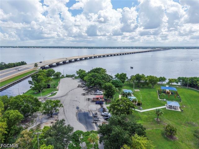 1805 Everest PKWY, Cape Coral, FL 33904