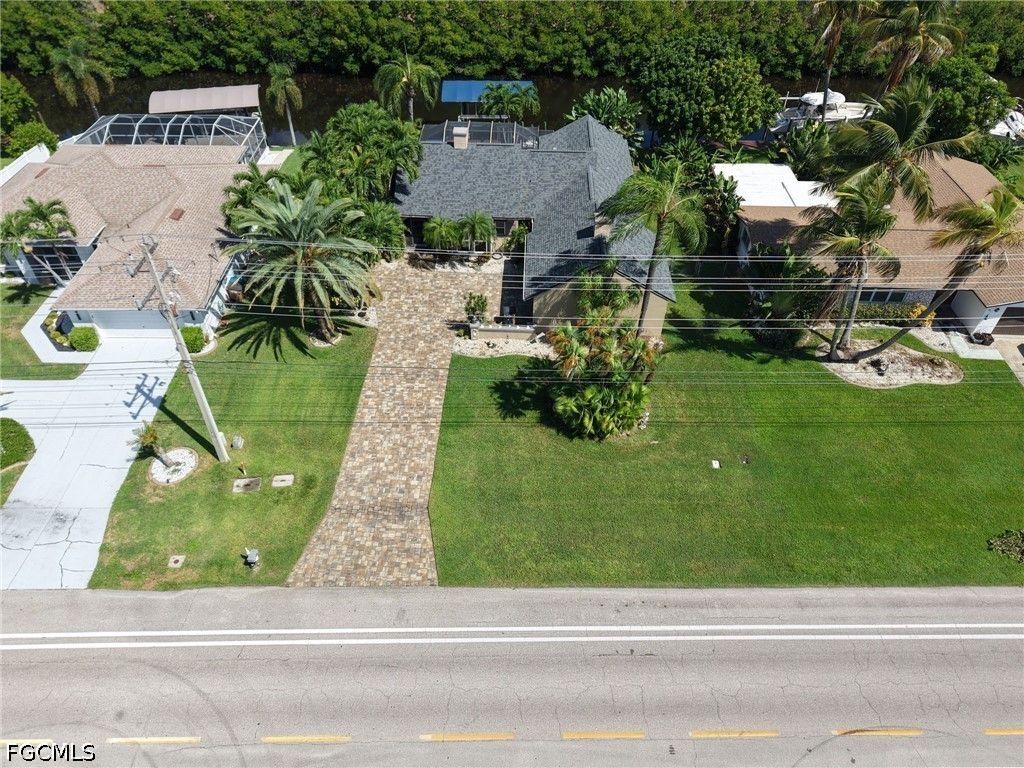 1805 Everest PKWY, Cape Coral, FL 33904