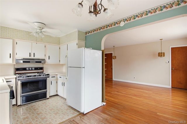 15 Geranium Avenue, Floral Park, NY 11001