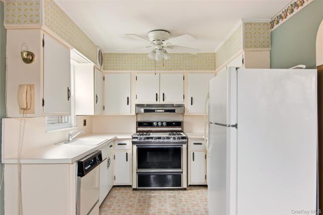 15 Geranium Avenue, Floral Park, NY 11001