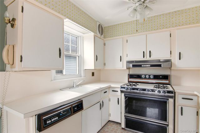 15 Geranium Avenue, Floral Park, NY 11001