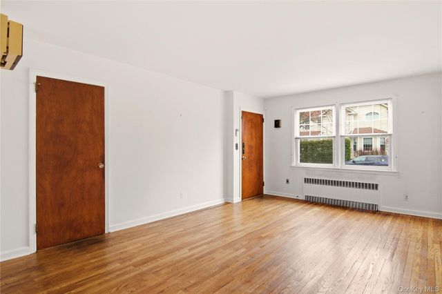 15 Geranium Avenue, Floral Park, NY 11001