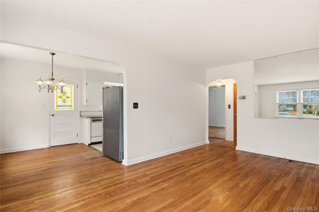 15 Geranium Avenue, Floral Park, NY 11001
