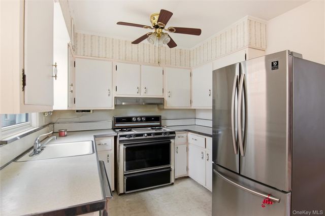 15 Geranium Avenue, Floral Park, NY 11001