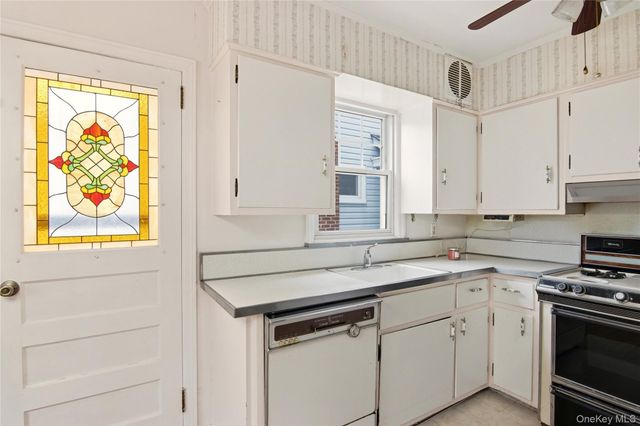 15 Geranium Avenue, Floral Park, NY 11001