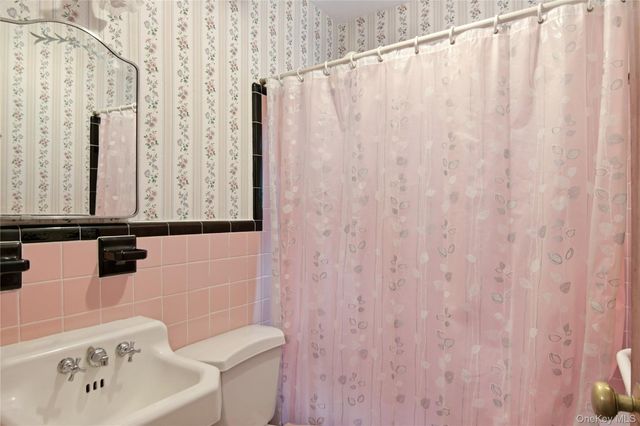 15 Geranium Avenue, Floral Park, NY 11001