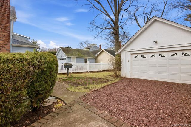 15 Geranium Avenue, Floral Park, NY 11001