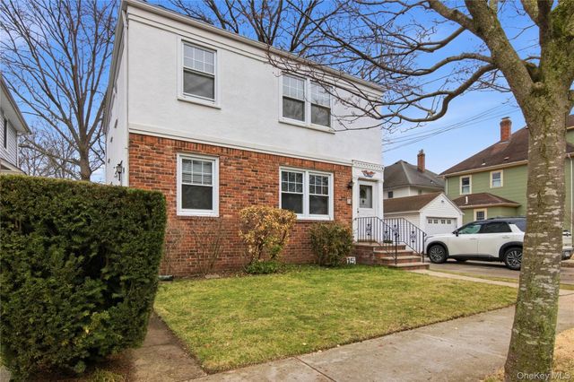 15 Geranium Avenue, Floral Park, NY 11001