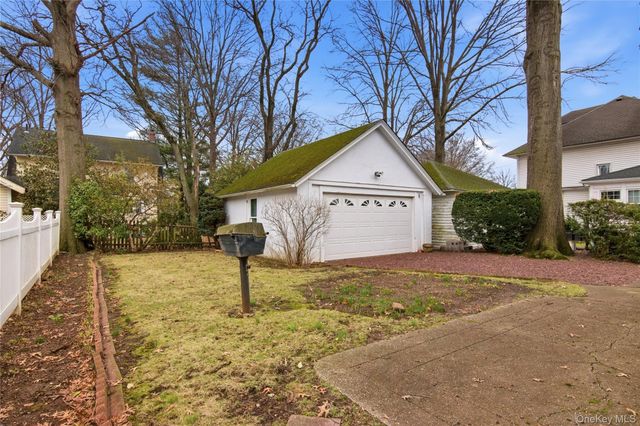 15 Geranium Avenue, Floral Park, NY 11001