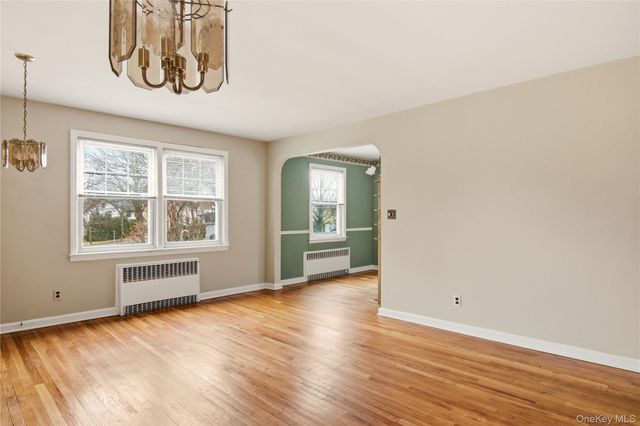 15 Geranium Avenue, Floral Park, NY 11001