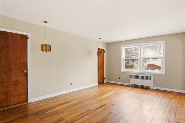 15 Geranium Avenue, Floral Park, NY 11001