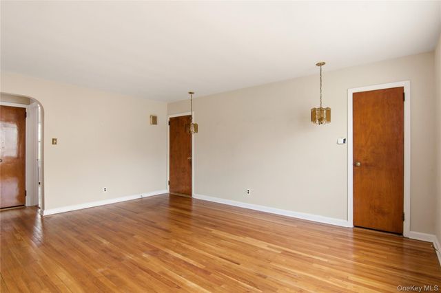 15 Geranium Avenue, Floral Park, NY 11001
