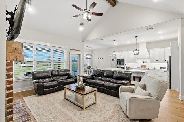 10547 Acacia Lane, Hearne, TX 77859