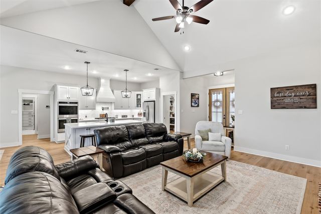 10547 Acacia Lane, Hearne, TX 77859