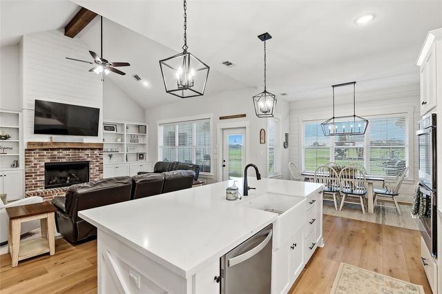 10547 Acacia Lane, Hearne, TX 77859