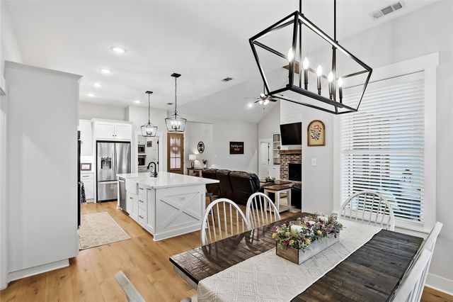 10547 Acacia Lane, Hearne, TX 77859
