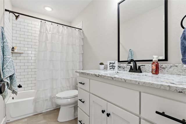 10547 Acacia Lane, Hearne, TX 77859