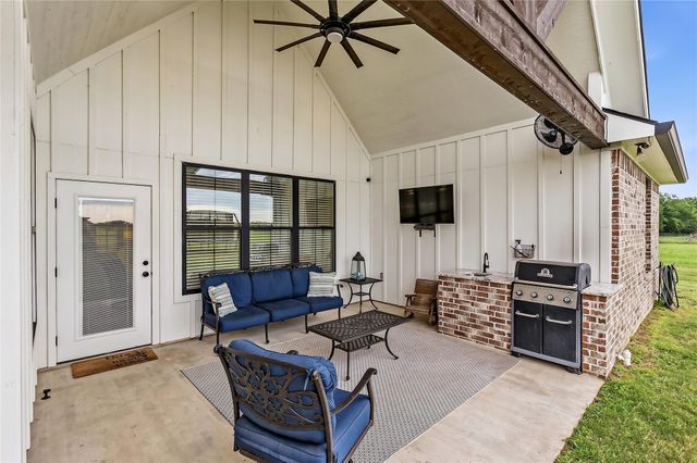 10547 Acacia Lane, Hearne, TX 77859