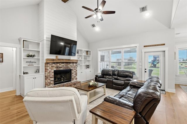 10547 Acacia Lane, Hearne, TX 77859