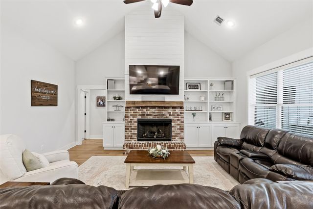 10547 Acacia Lane, Hearne, TX 77859