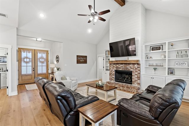 10547 Acacia Lane, Hearne, TX 77859